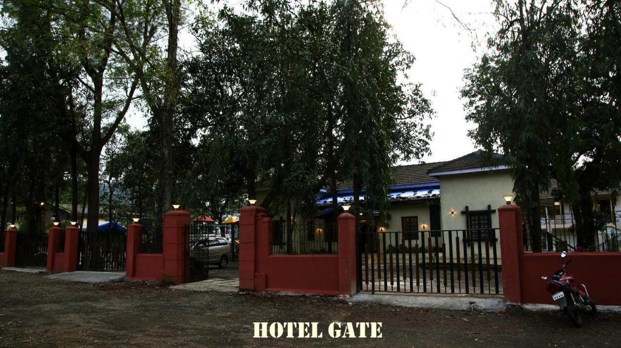 Hotel Girija Khandāla Eksteriør billede